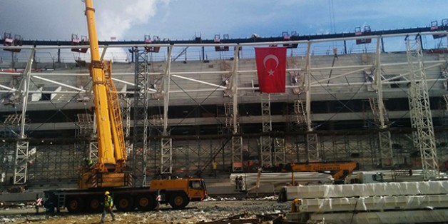 Vodafone Arena Çatısı Yükseliyor.