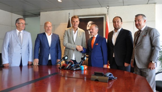 Beşiktaş ile Bayrampaşa Spor Kulübü Arasında İşbirliği Anlaşması Yapıldı